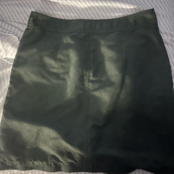 Women's Size 2 Banana Republic Olive Green Skirt - Picture 3 of 3